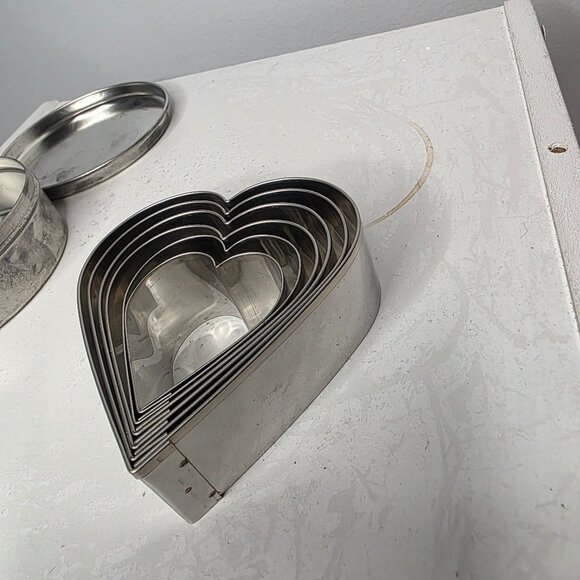 Ateco Metal Heart Cutters 6 Piece Set Cookies Sandwiches Hors d'Oeuvres - Picture 3 of 6